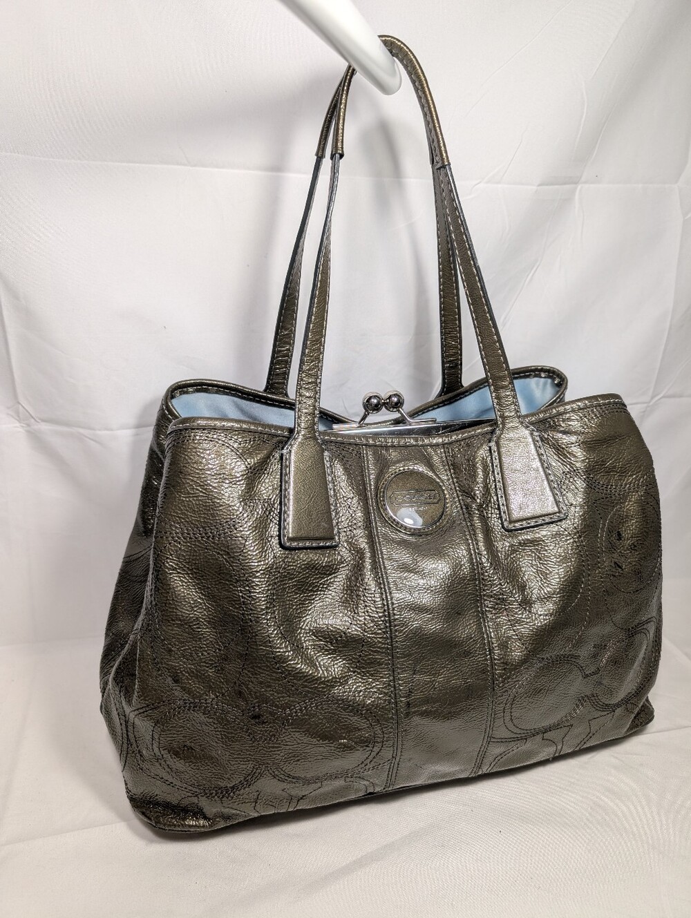 Coach Soho Metallic Pewter Patent Leather Kisslock handbag purse